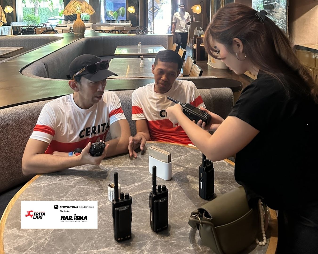 Harrisma Dukung Cerita Lari dengan Radio Motorola